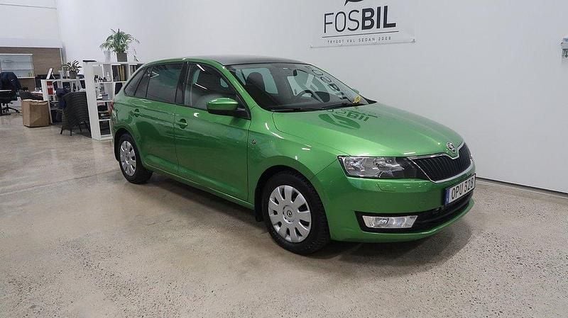 Grön Begagnad 2014 Skoda Rapid Halvkombi | 79 900 kr (Lite dyr) - Bild 1/3