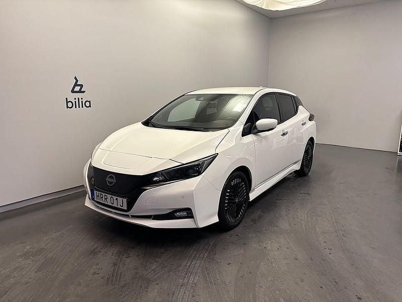 Vit Begagnad 2023 Nissan Leaf N-Connecta Halvkombi | 199 000 kr (Marknadspris) - Bild 1/4