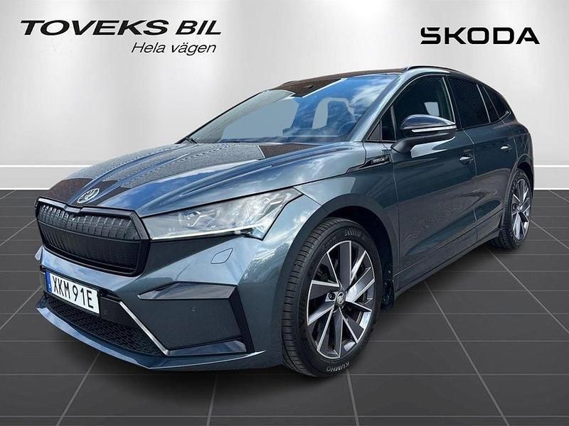 Grå (quartz grey metallic) Begagnad 2022 Skoda Enyaq iV SUV | 359 900 kr (Lite dyr) - Bild 1/4