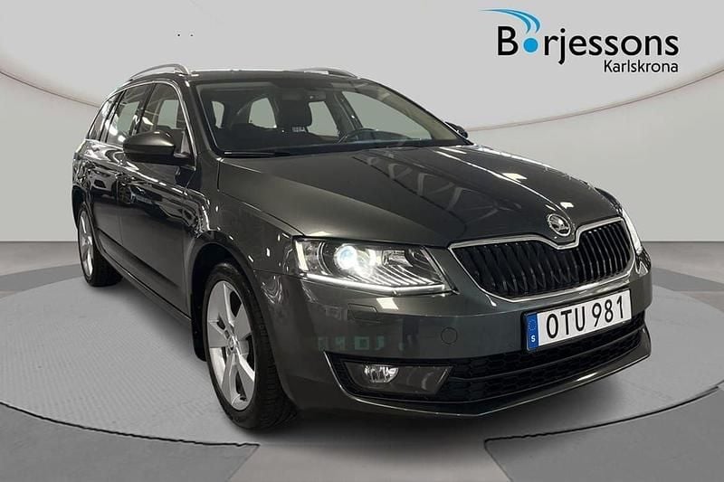 Grå Begagnad 2015 Skoda Octavia Elegance Kombi | 119 000 kr (Marknadspris) - Bild 1/4