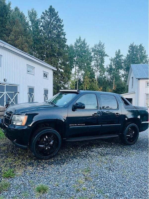 Svart Begagnad 2007 Chevrolet Avalanche Sedan | 119 000 kr - Bild 1/4