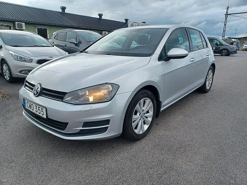 Silver Begagnad 2014 VW Golf VII Halvkombi | 79 900 kr (Marknadspris) - Bild 1/4