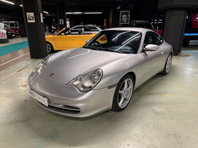 Silver Begagnad 2002 Porsche 911 Carrera 4 Sportkupé | 349 000 kr - Bild 1/4