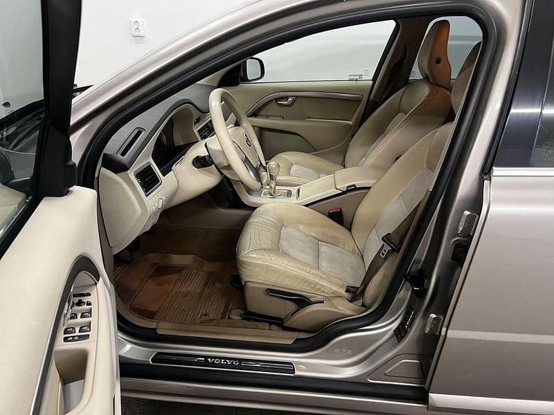 Begagnad Volvo V70 Momentum 109 HK (80 kW) 2010 Ljusbrun (brun) Kombi