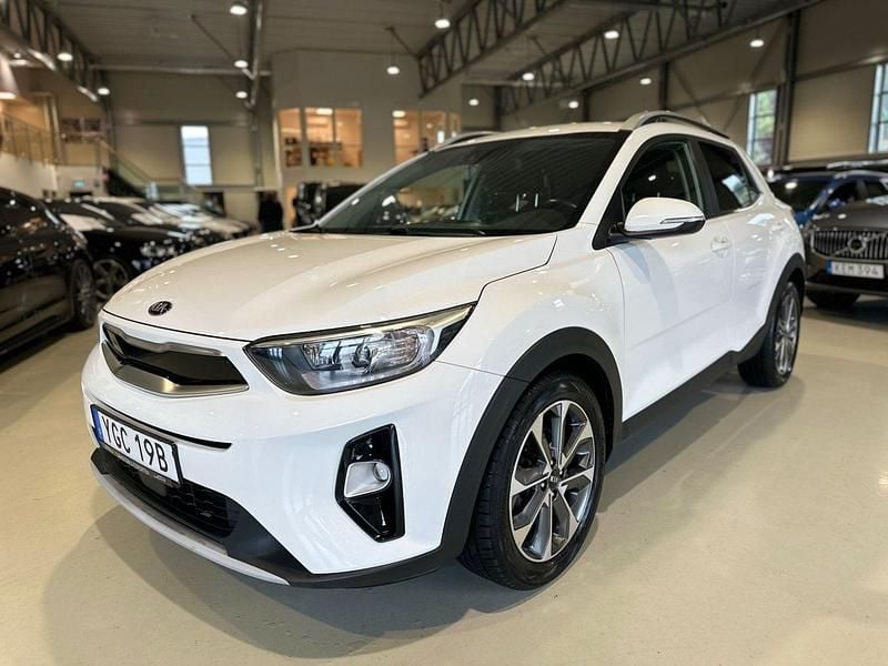 Vit Begagnad 2020 Kia Stonic Advance SUV | 174 900 kr (Marknadspris) - Bild 1/4