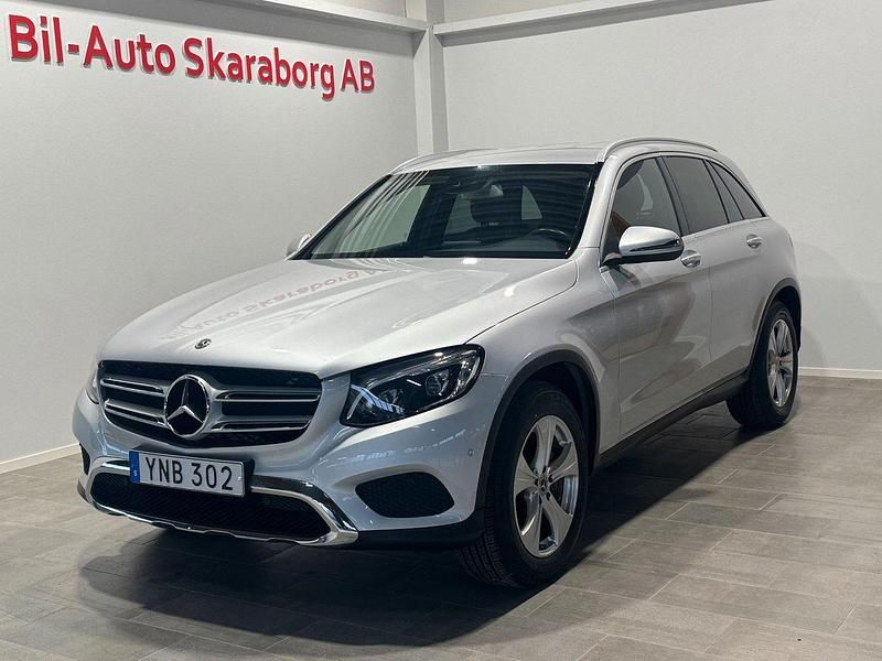Silver Begagnad 2017 Mercedes GLC220 SUV | 289 500 kr (Lite dyr) - Bild 1/4