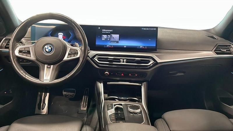 Begagnad BMW 330 M Sport 184 HK (135 kW) 2023 Vit Kombi
