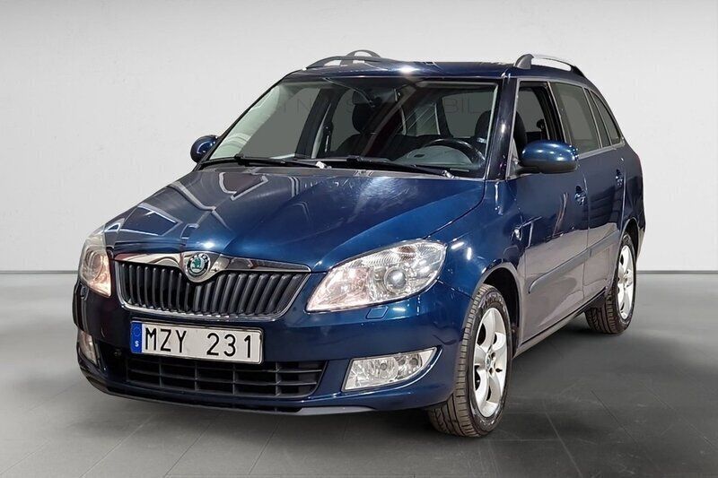 Mörkblå Begagnad 2012 Skoda Fabia Elegance Kombi | 54 900 kr (Marknadspris) - Bild 1/3