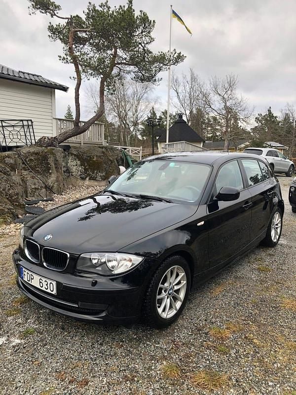 Begagnad 2011 BMW 118 Halvkombi | 89 000 kr (Superpris) - Bild 1/4