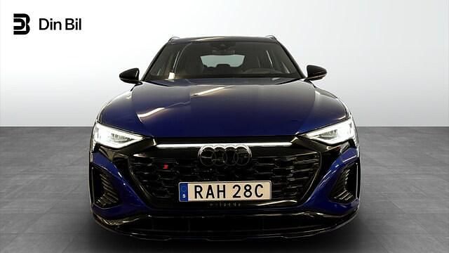 Begagnad Audi Q8 e-tron Sport 300 kW (408 HK) 2023 Blå SUV