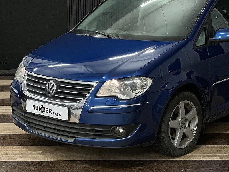 Begagnad VW Touran Highline 140 HK (102 kW) 2006 Blå Minibuss
