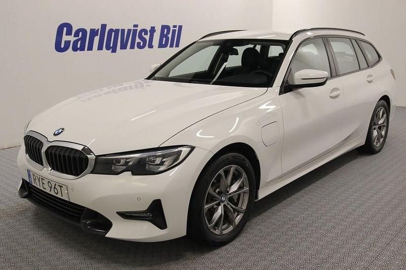Begagnad BMW 330 Sport Line 184 HK (135 kW) 2021 Vit Kombi