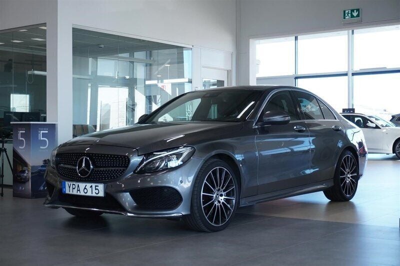 Grå Begagnad 2017 Mercedes C220 AMG line Sedan | 239 900 kr (Marknadspris) - Bild 1/4