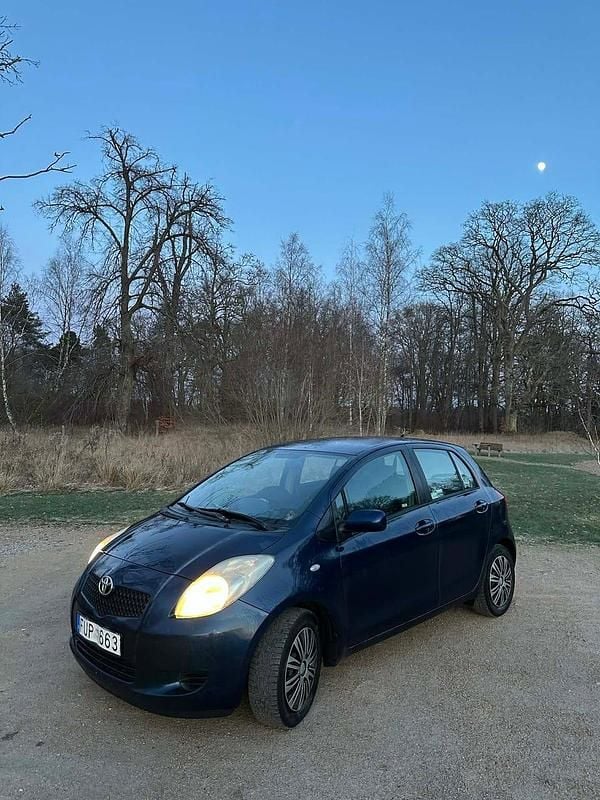 Begagnad 2007 Toyota Yaris Halvkombi | 28 500 kr (Marknadspris) - Bild 1/4
