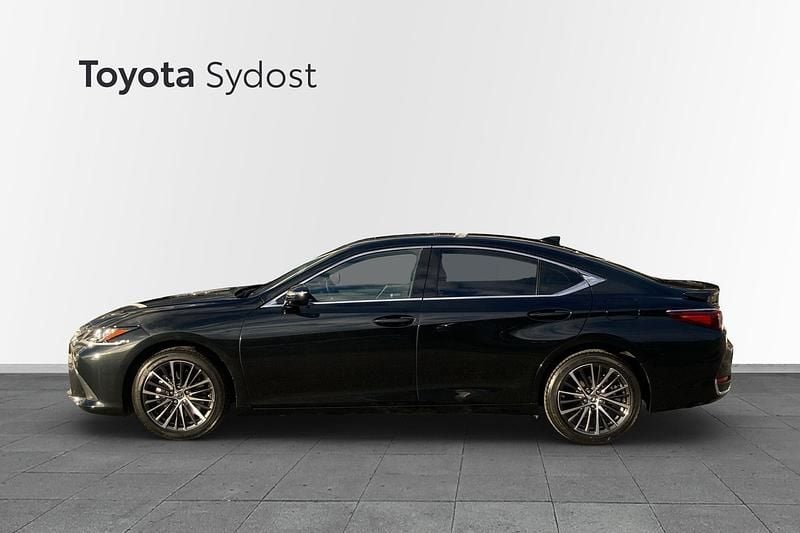Begagnad Lexus ES300H Limited Edition 220 HK (161 kW) 2025 Svart Sedan