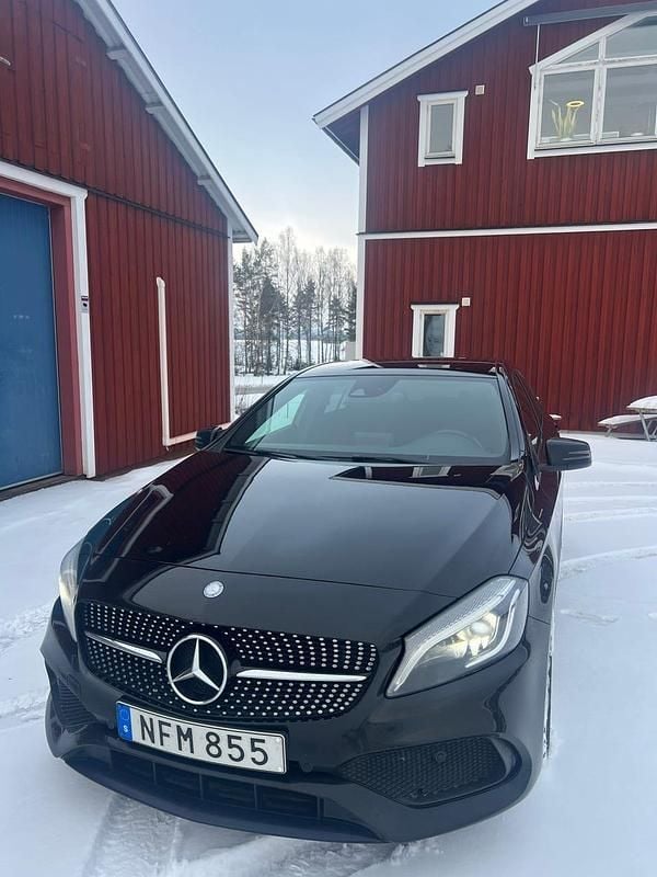 Begagnad Mercedes A180 122 HK (89 kW) 2016 Svart
