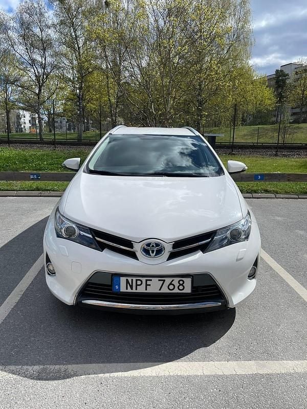 Begagnad 2014 Toyota Auris Touring Sports Kombi | 140 000 kr (Marknadspris) - Bild 1/4