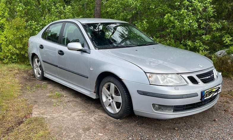 Silver Begagnad 2005 Saab 9-3 Linear Sedan | 10 000 kr (Superpris) - Bild 1/4