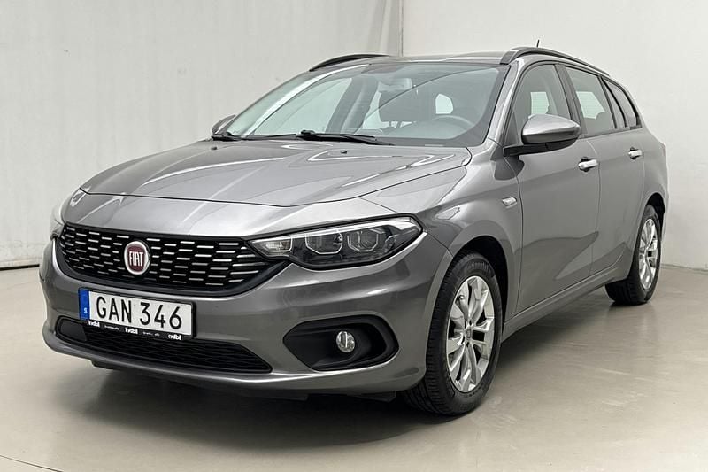 Grå Begagnad 2018 Fiat Tipo Lounge Kombi | 101 800 kr (Bra pris) - Bild 1/4