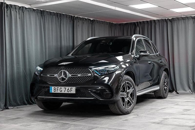 Svart Begagnad 2024 Mercedes GLC300e Premium SUV | 729 000 kr (Marknadspris) - Bild 1/4