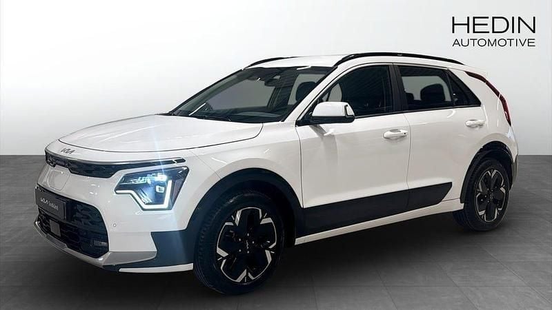 Vit Begagnad 2022 Kia e-Niro SUV | 309 900 kr (Marknadspris) - Bild 1/4