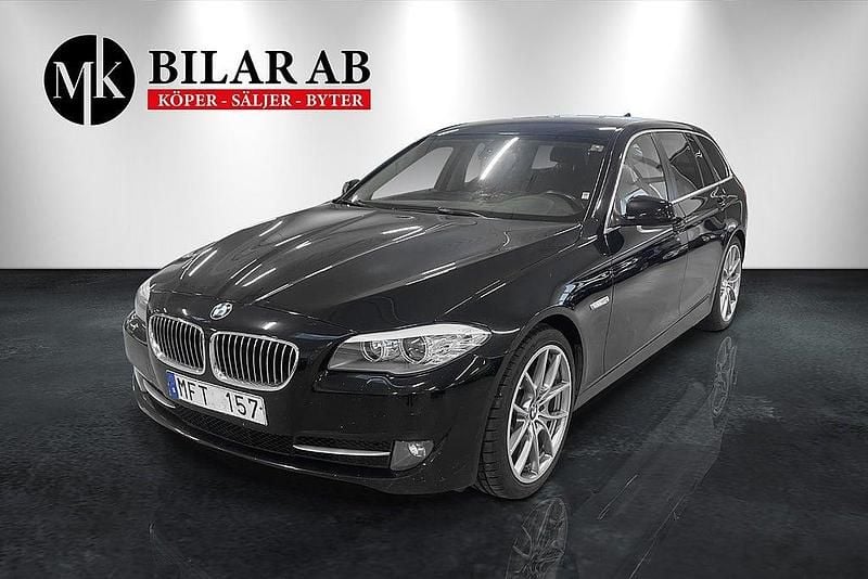 Svart Begagnad 2011 BMW 530 Kombi | 149 900 kr (Marknadspris) - Bild 1/4