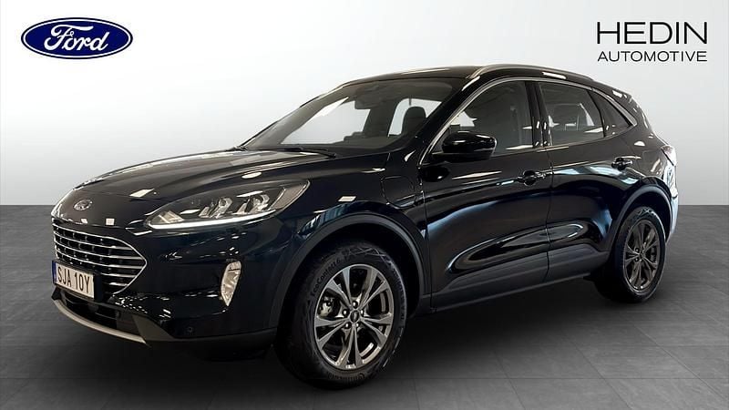 Svart (black) Begagnad 2022 Ford Kuga Titanium SUV | 269 900 kr (Marknadspris) - Bild 1/4