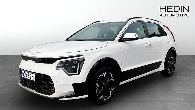 Vit (white) Begagnad 2022 Kia e-Niro SUV | 319 900 kr (Lite dyr) - Bild 1/4