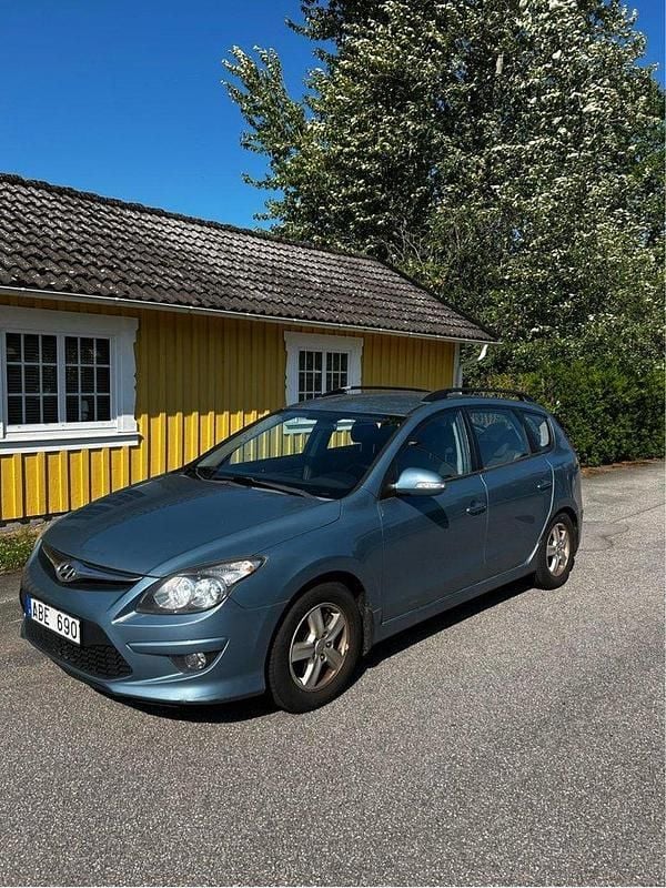 Blå Begagnad 2011 Hyundai i30 Kombi | 29 999 kr (Bra pris) - Bild 1/4