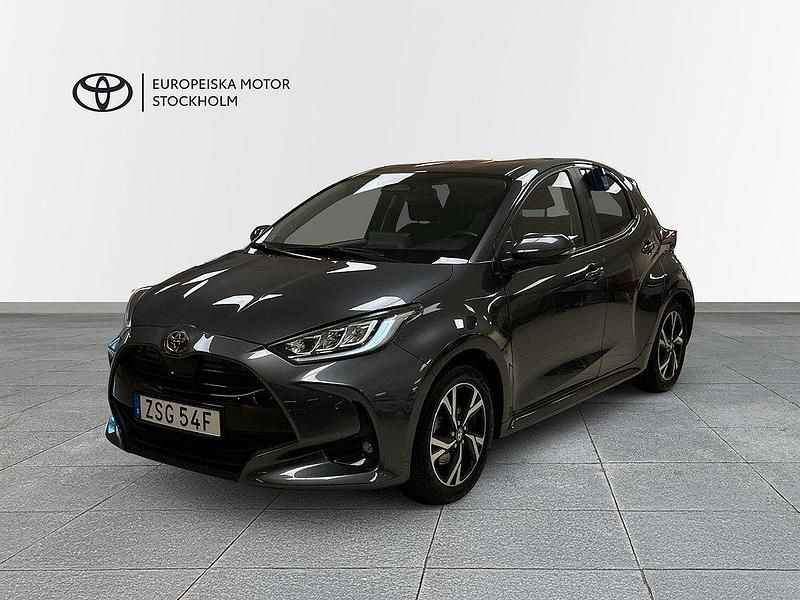 Mörkgrå Begagnad 2024 Toyota Yaris Hybrid Halvkombi | 249 900 kr (Lite dyr) - Bild 1/4