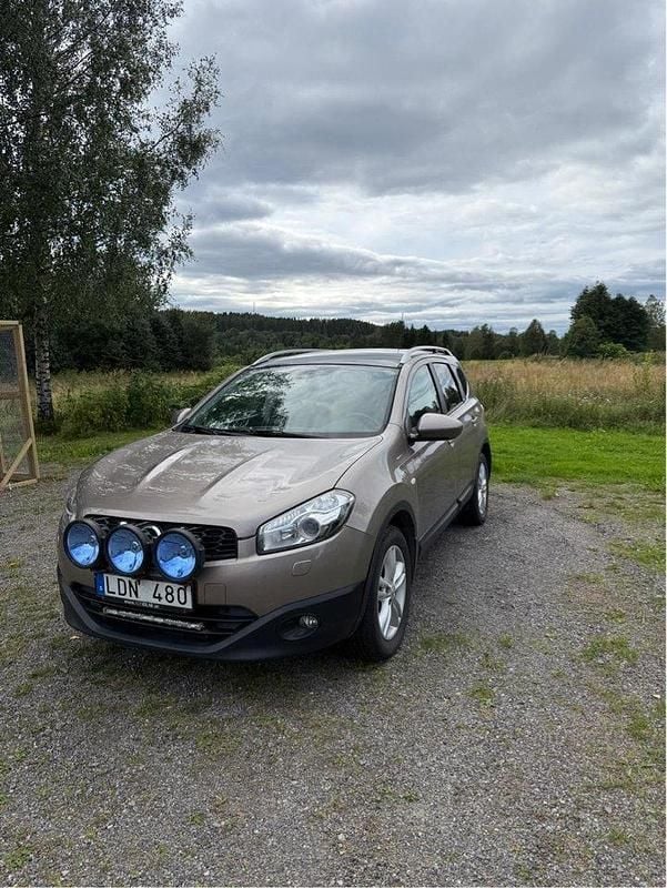 Brun Begagnad 2010 Nissan Qashqai +2 SUV | 65 000 kr (Bra pris) - Bild 1/4