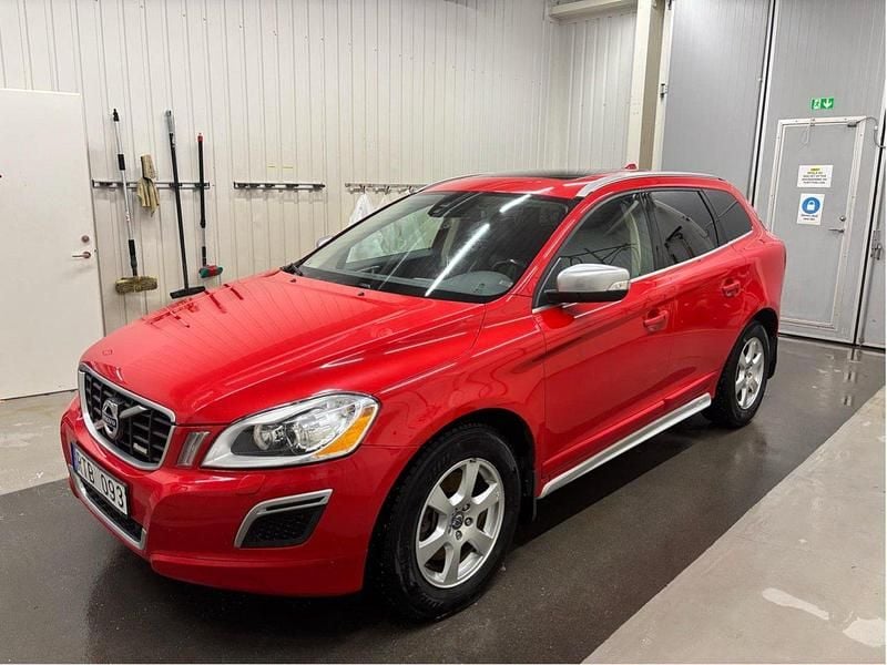 Röd Begagnad 2013 Volvo XC60 R-Design SUV | 80 000 kr (Superpris) - Bild 1/4