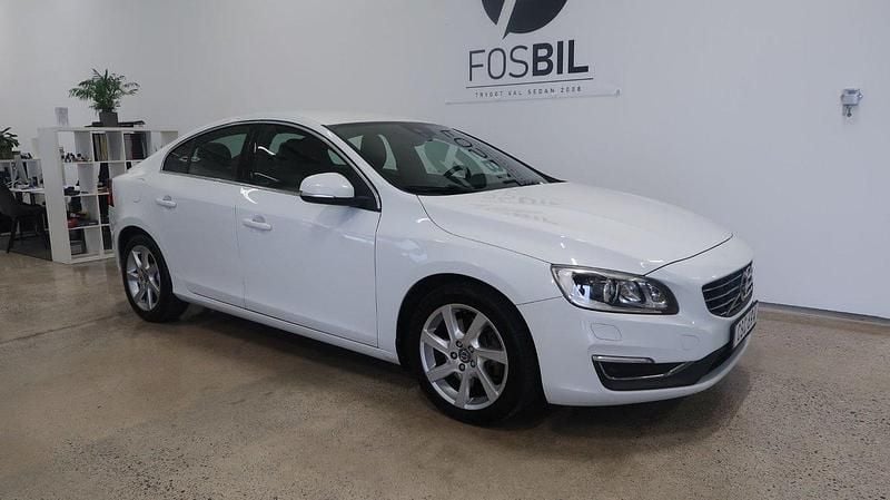 Vit Begagnad 2014 Volvo S60 Summum Sedan | 139 900 kr (Marknadspris) - Bild 1/3