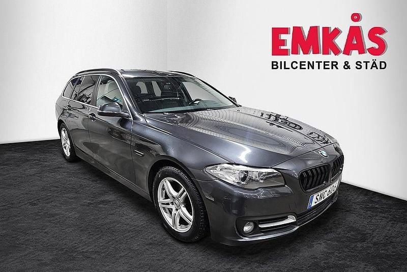 Grå Begagnad 2016 BMW 520 Kombi | 189 900 kr (Marknadspris) - Bild 1/4