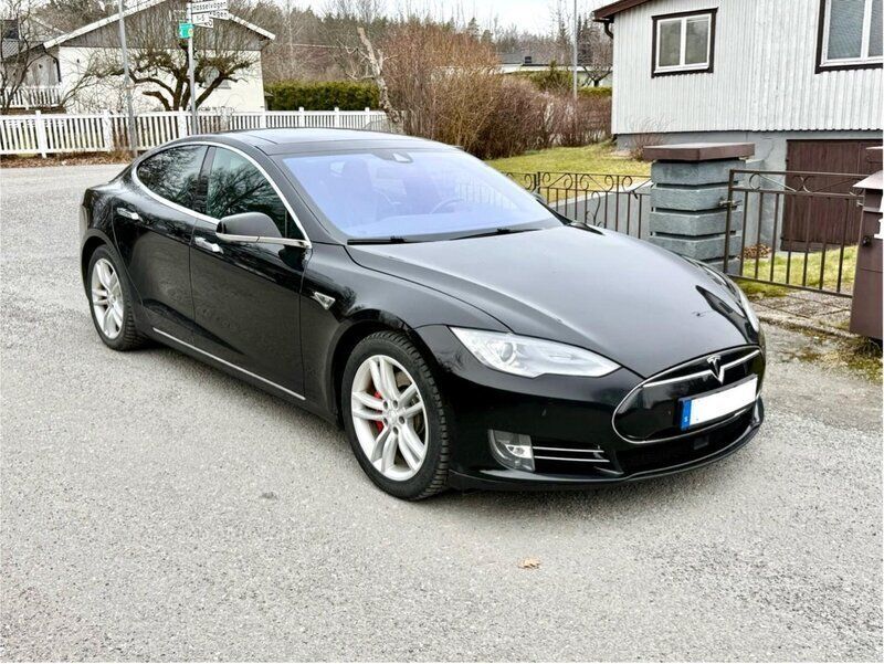 Begagnad 2015 Tesla Model S Sedan | 219 000 kr (Marknadspris) - Bild 1/4