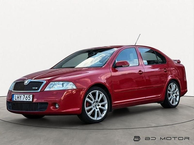 Röd Begagnad 2007 Skoda Octavia RS Halvkombi | 39 900 kr (Marknadspris) - Bild 1/4