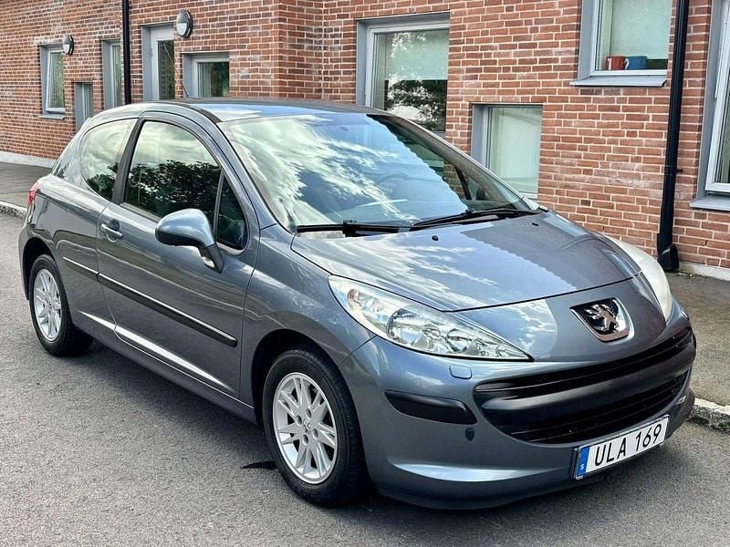 Grå Begagnad 2007 Peugeot 207 Halvkombi | 29 000 kr (Marknadspris) - Bild 1/4