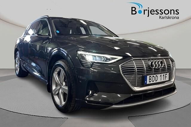 Manhattangrå metallic Begagnad 2019 Audi e-tron Proline SUV | 329 000 kr (Marknadspris) - Bild 1/4