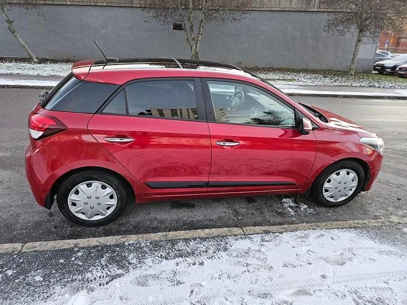 Begagnad Hyundai i20 101 HK (74 kW) 2016