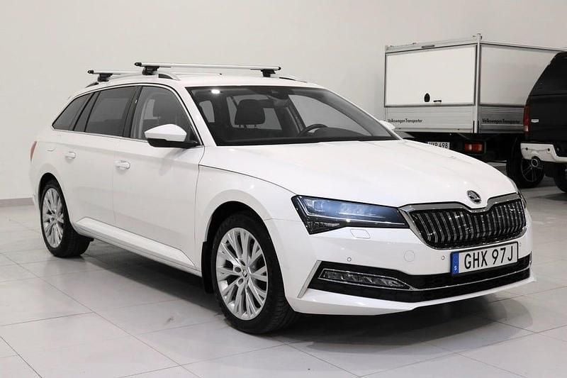 Begagnad Skoda Superb 218 HK (160 kW) 2021 Vit Kombi