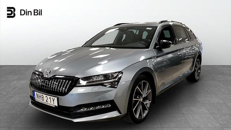 Business grey metallic Begagnad 2021 Skoda Superb SportLine Kombi | 299 900 kr (Marknadspris) - Bild 1/4