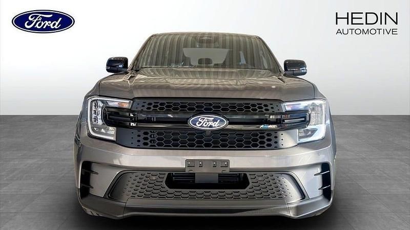 Grå (grey) Ny 2025 Ford Ranger Pickup | 848 750 kr (Lite dyr) - Bild 1/4