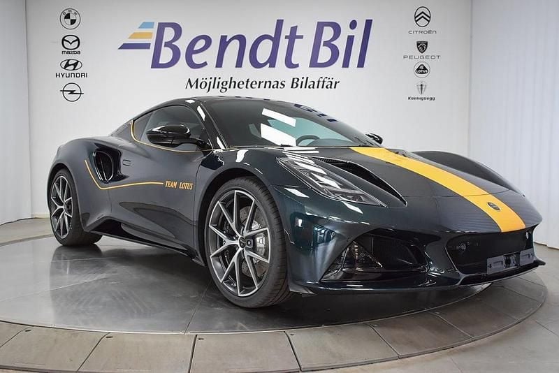 Grön (dark verdant) Begagnad 2024 Lotus Emira Sportkupé | 1 195 000 kr - Bild 1/4
