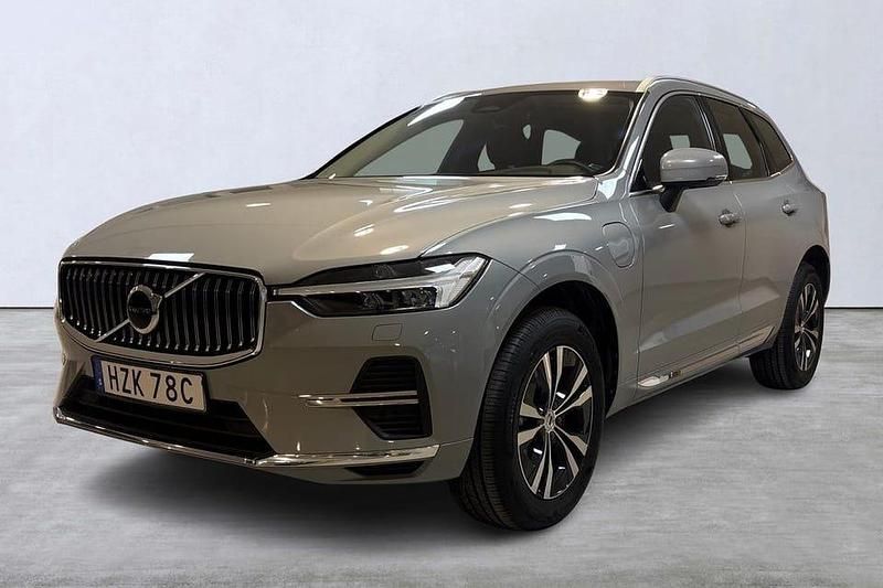 Begagnad Volvo XC60 Core 355 HK (261 kW) 2024 Grå SUV