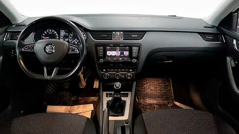 Begagnad Skoda Octavia Ambition 110 HK (80 kW) 2016 Vit Halvkombi