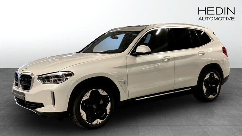 Vit (white) Begagnad 2021 BMW iX3 M Sport SUV | 348 700 kr (Superpris) - Bild 1/4