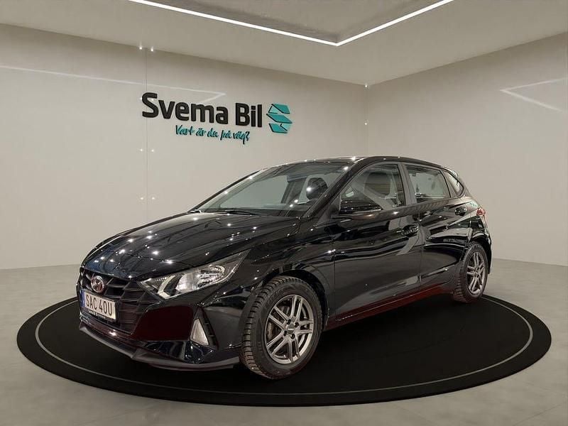 Begagnad Hyundai i20 Essential 84 HK (61 kW) 2022 Phantom black metallic Halvkombi