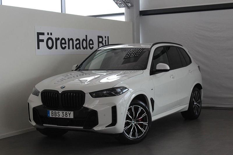 Vit Begagnad 2024 BMW X5 M Sport SUV | 999 000 kr - Bild 1/4