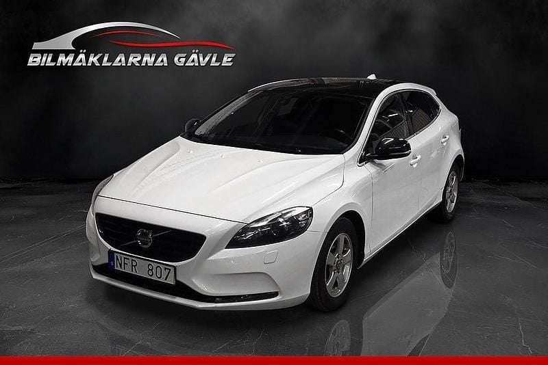Vit Begagnad 2012 Volvo V40 Halvkombi | 99 999 kr (Lite dyr) - Bild 1/4