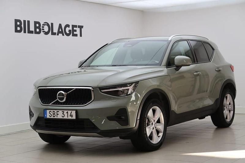 Begagnad Volvo XC40 Core 197 HK (144 kW) 2023 Grön SUV